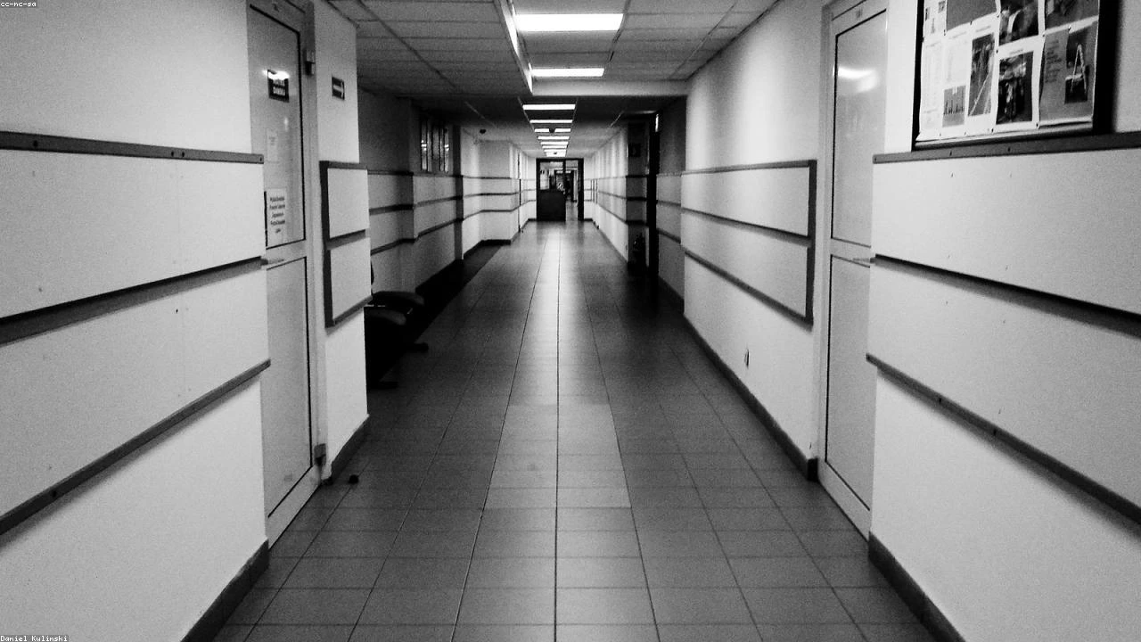 S&P 500 Teeters on Correction: Navigating the Turbulent US Market Landscape