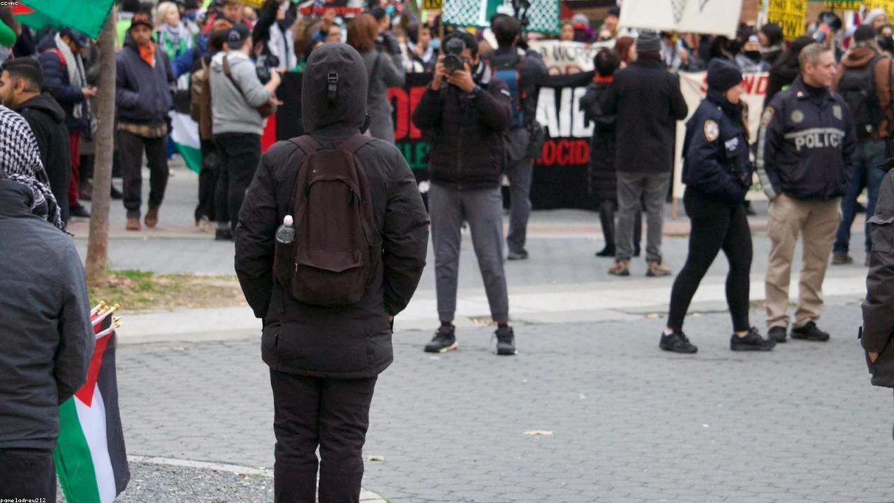 Bitcoin Surges to $70,800: A Closer Look at the Cryptocurrency Market