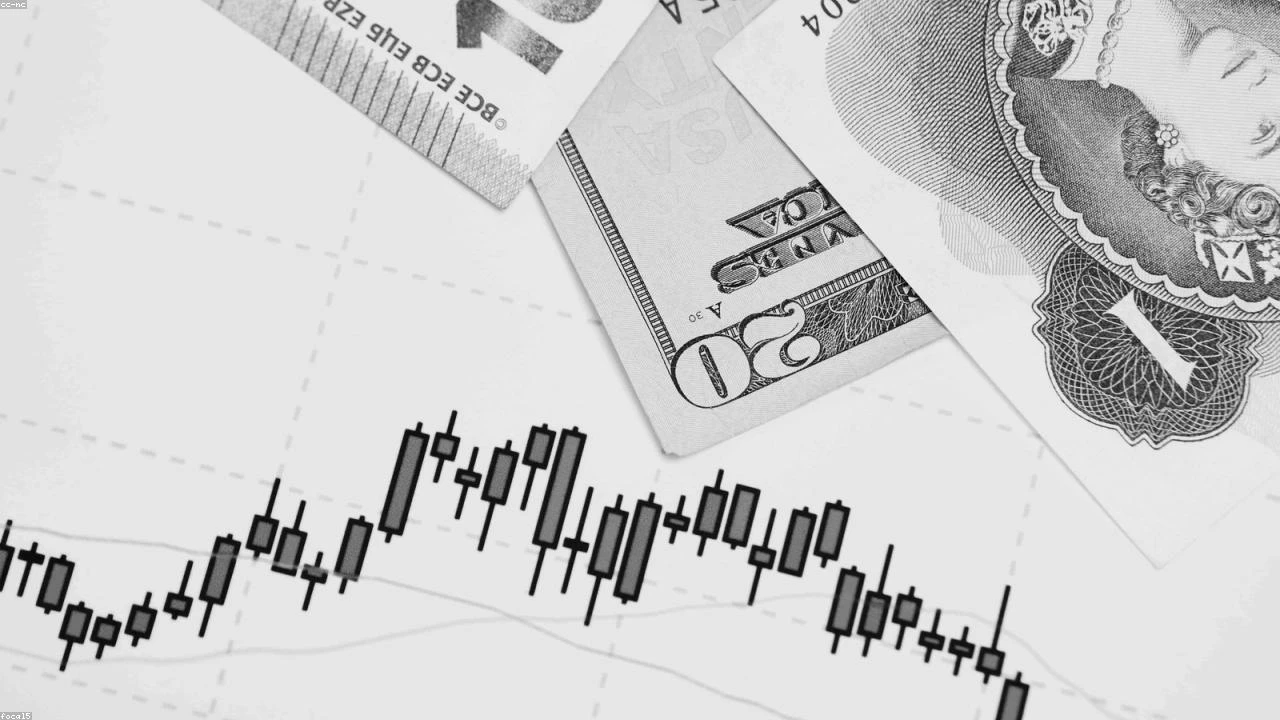 Bitcoin's Fear Index Surges as Rate Hike Bets Intensify and Bond Markets Falter