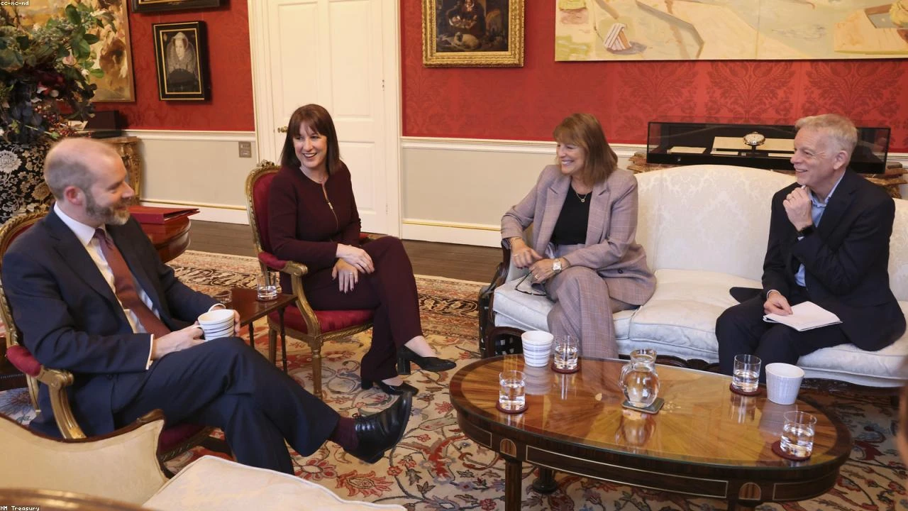 Bitcoin and Stocks Plummet as 2026 Fed Rate Cut Hopes Fade