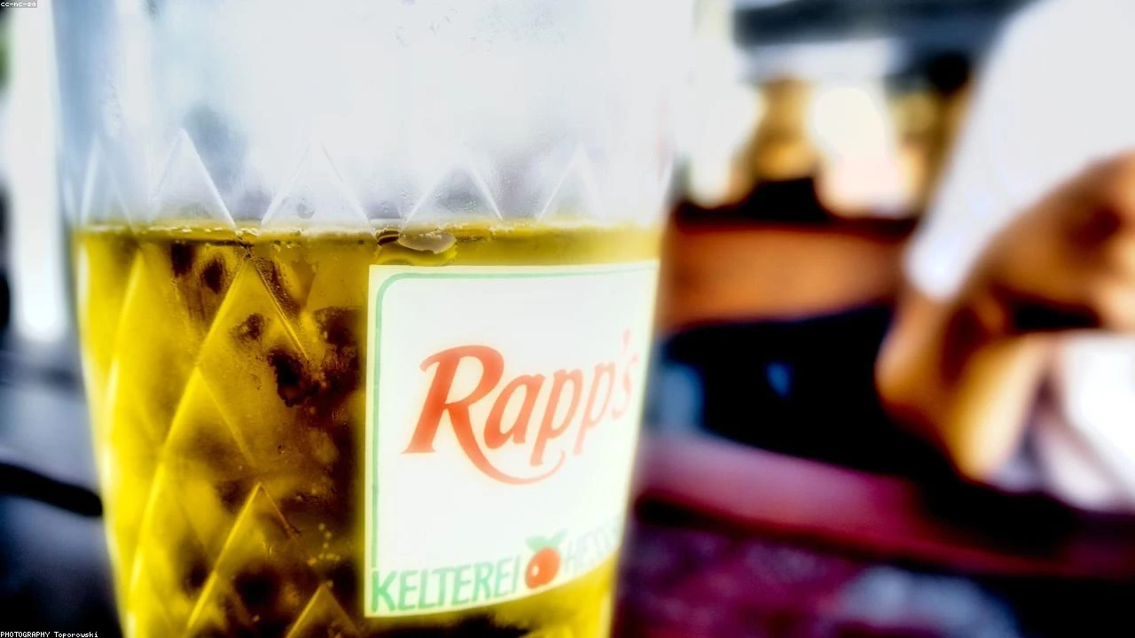 Cathie Wood's $900,000 Bet: Unpacking the Surging Megacap Stock