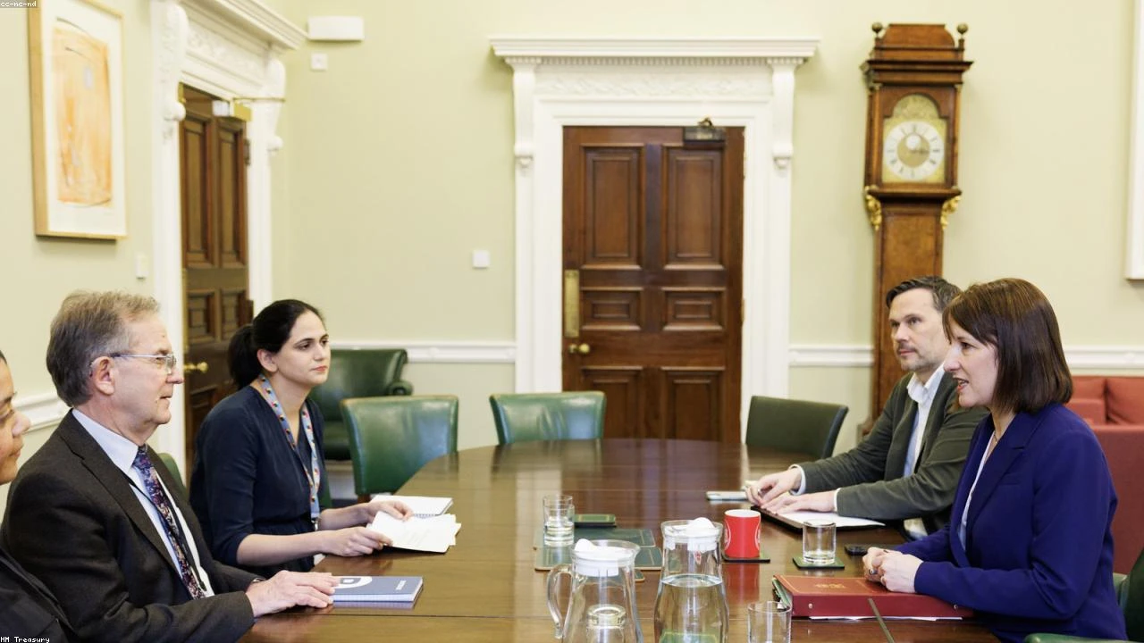 China's Censorship of Bitchat: A Threat to Global Tech and Investor Portfolios