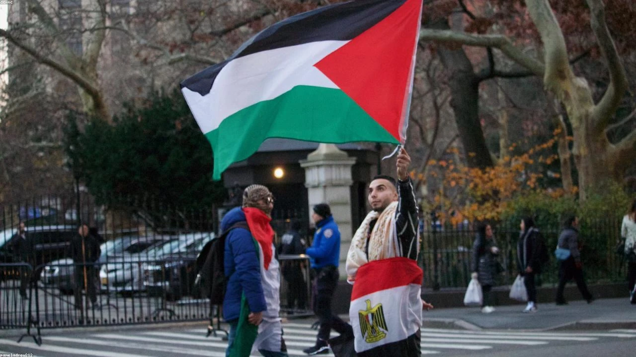 Hedera's 1.9% Drop Leads CoinDesk 20 Index Lower: A Deep Dive Analysis