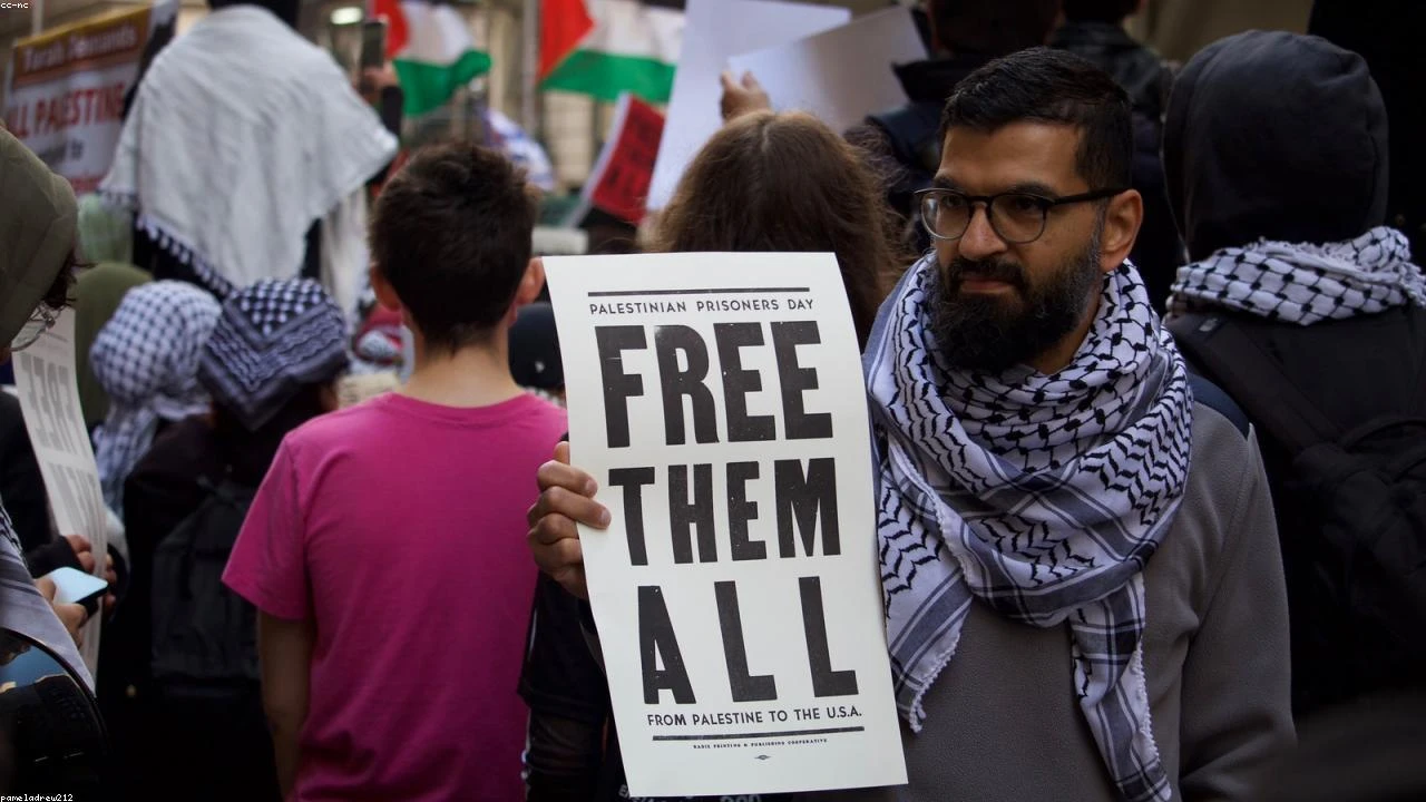 Uniswap's 3.9% Drop Leads CoinDesk 20 Index Lower: A Comprehensive Analysis