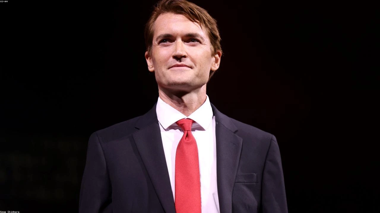 Data Center Stocks Shine: A Deep Dive into the Bullish Trend