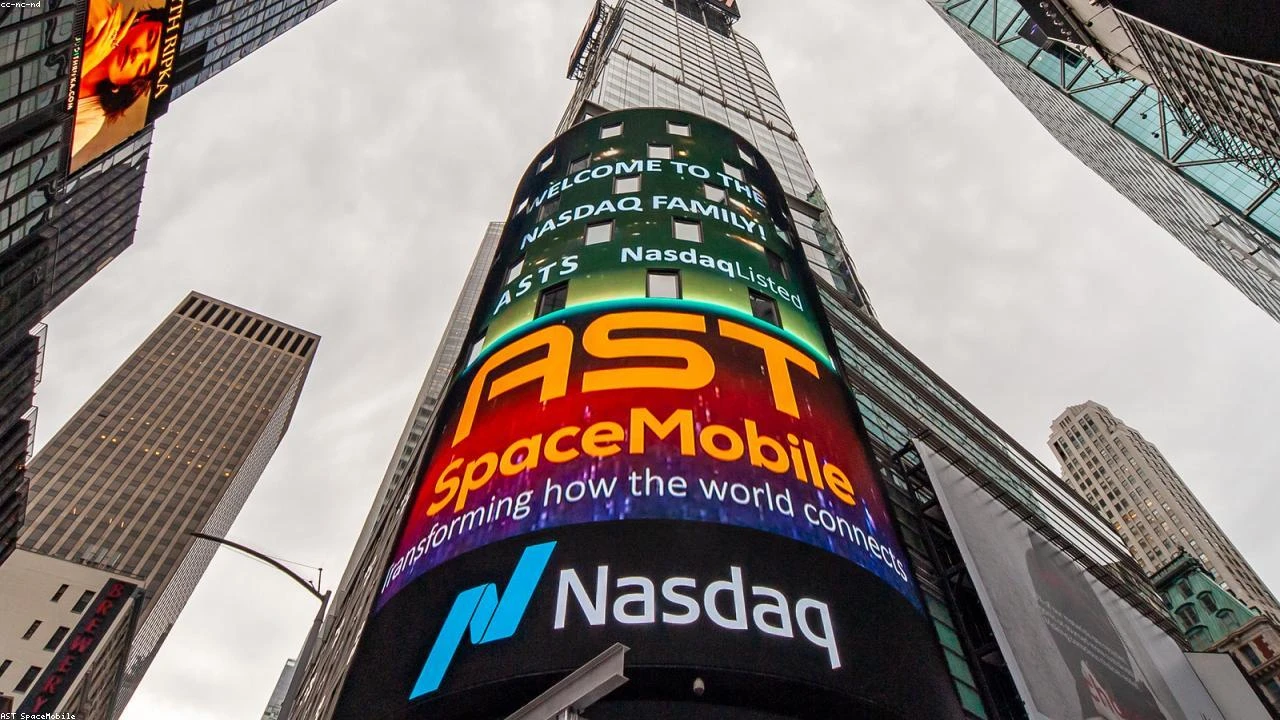 SoFi Stock: A Neutral Rating Reiteration by Goldman Sachs Amidst Loan Platform Expansion