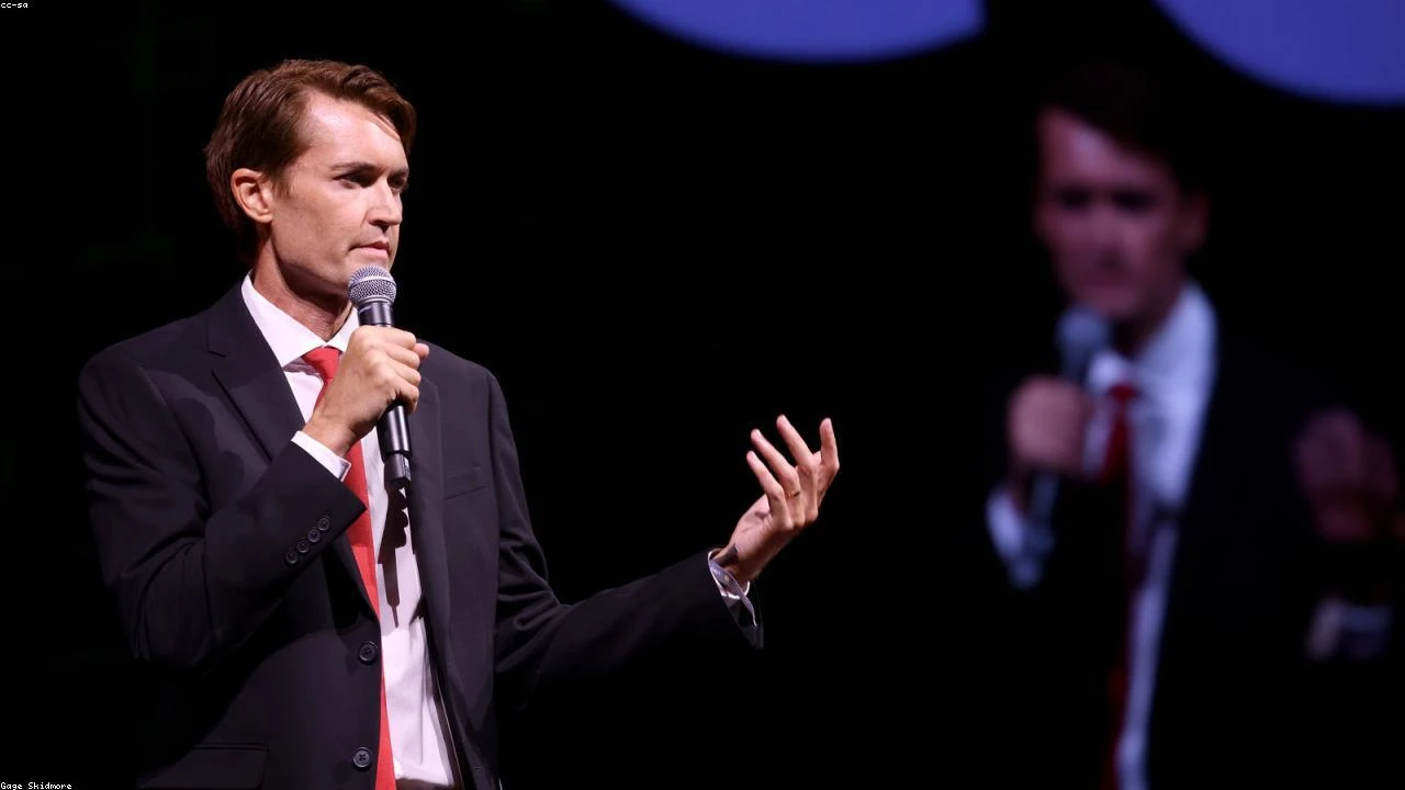 Global Oil Markets at Crossroads: Iran's Hormuz Reopening Conditions and Red Sea Route Implications