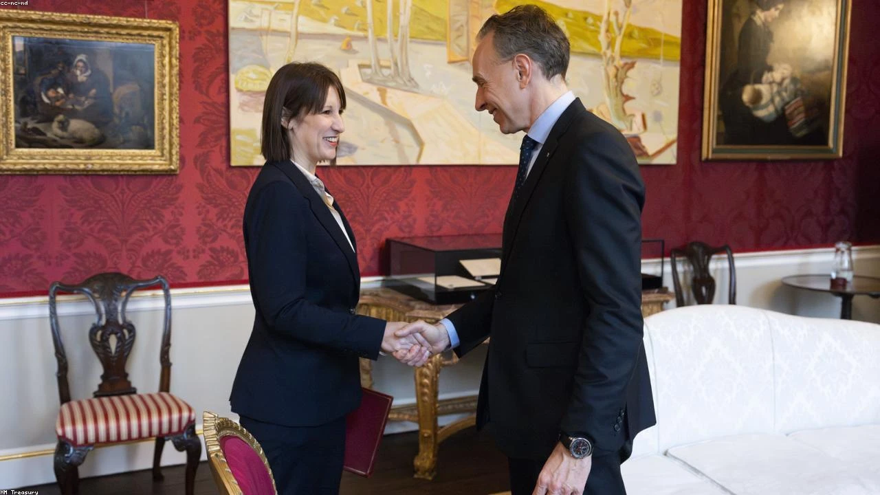 Allbirds' AI Pivot: A Recipe for Disaster or a Savvy Move?