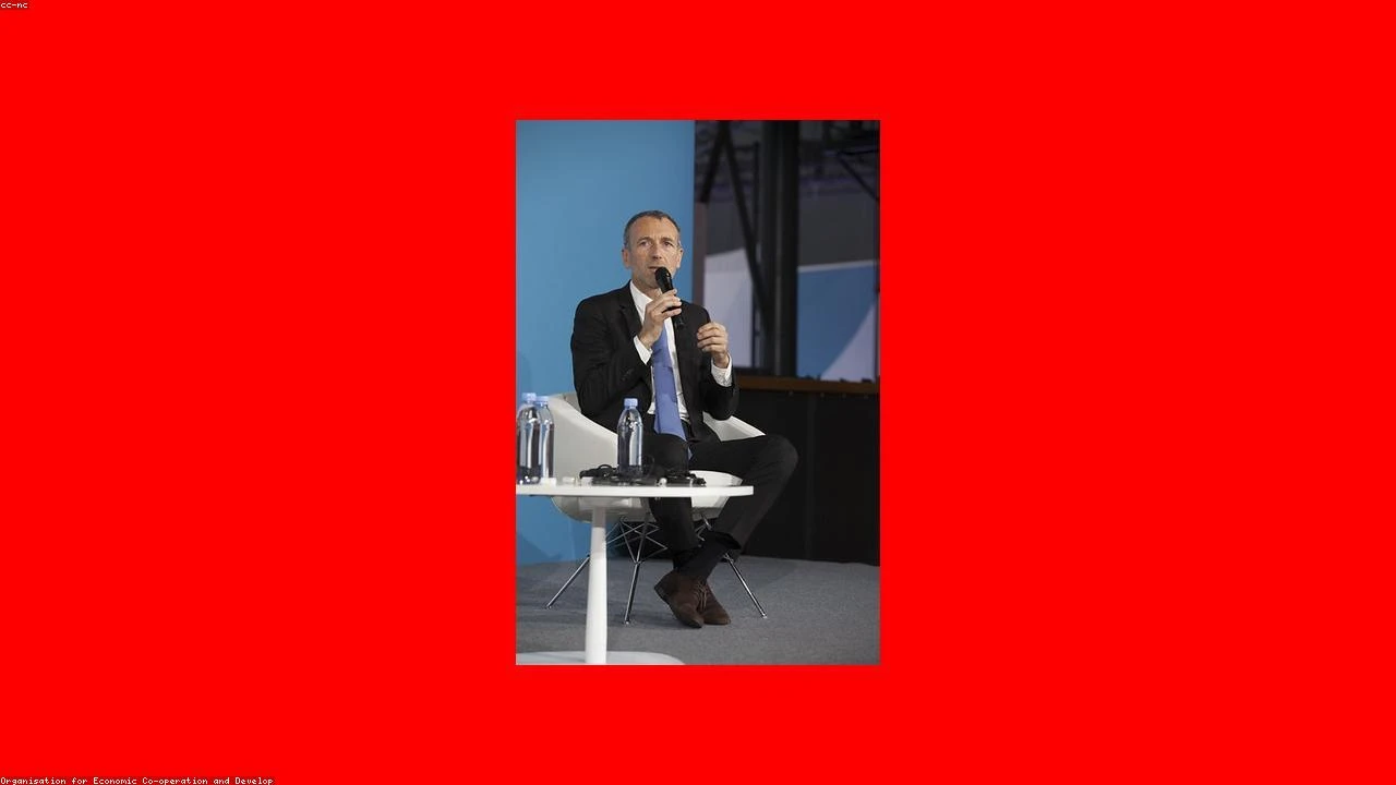 Rivian Stock: Navigating the Electric Vehicle Market Amidst Broader Tech Weakness