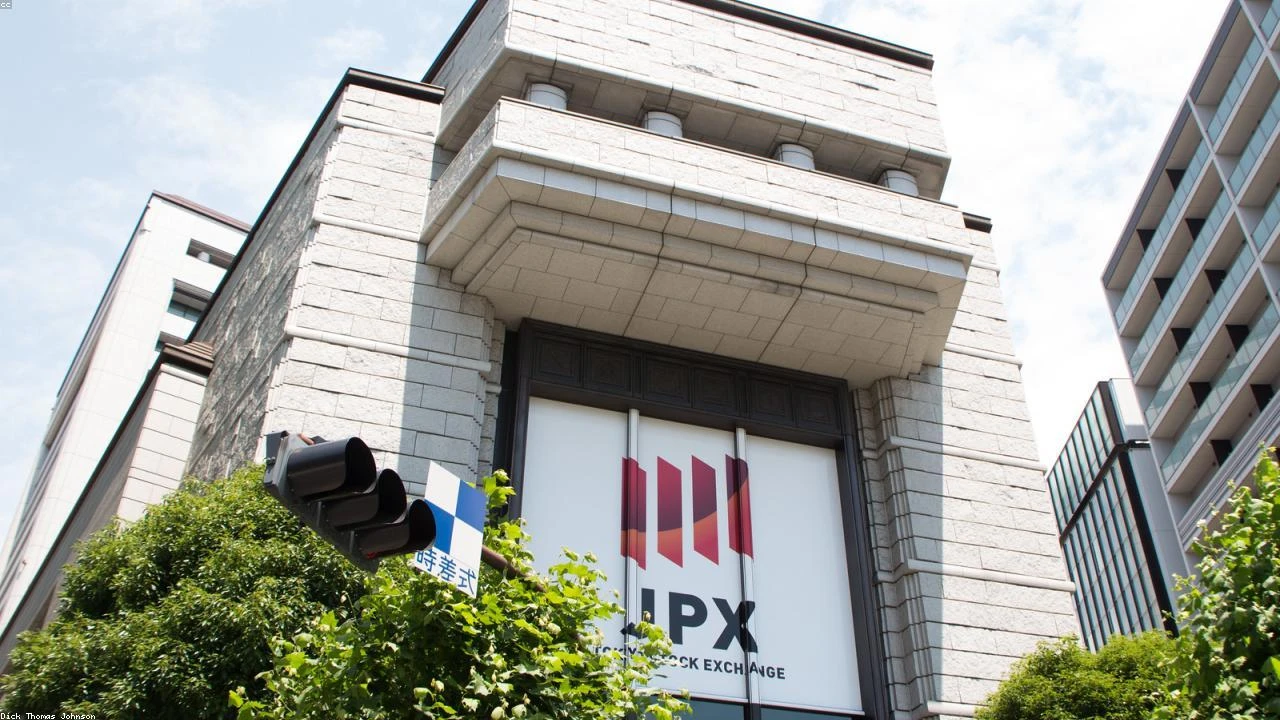 Devon Energy's Upswing: Unpacking TD Cowen's Revised Price Target