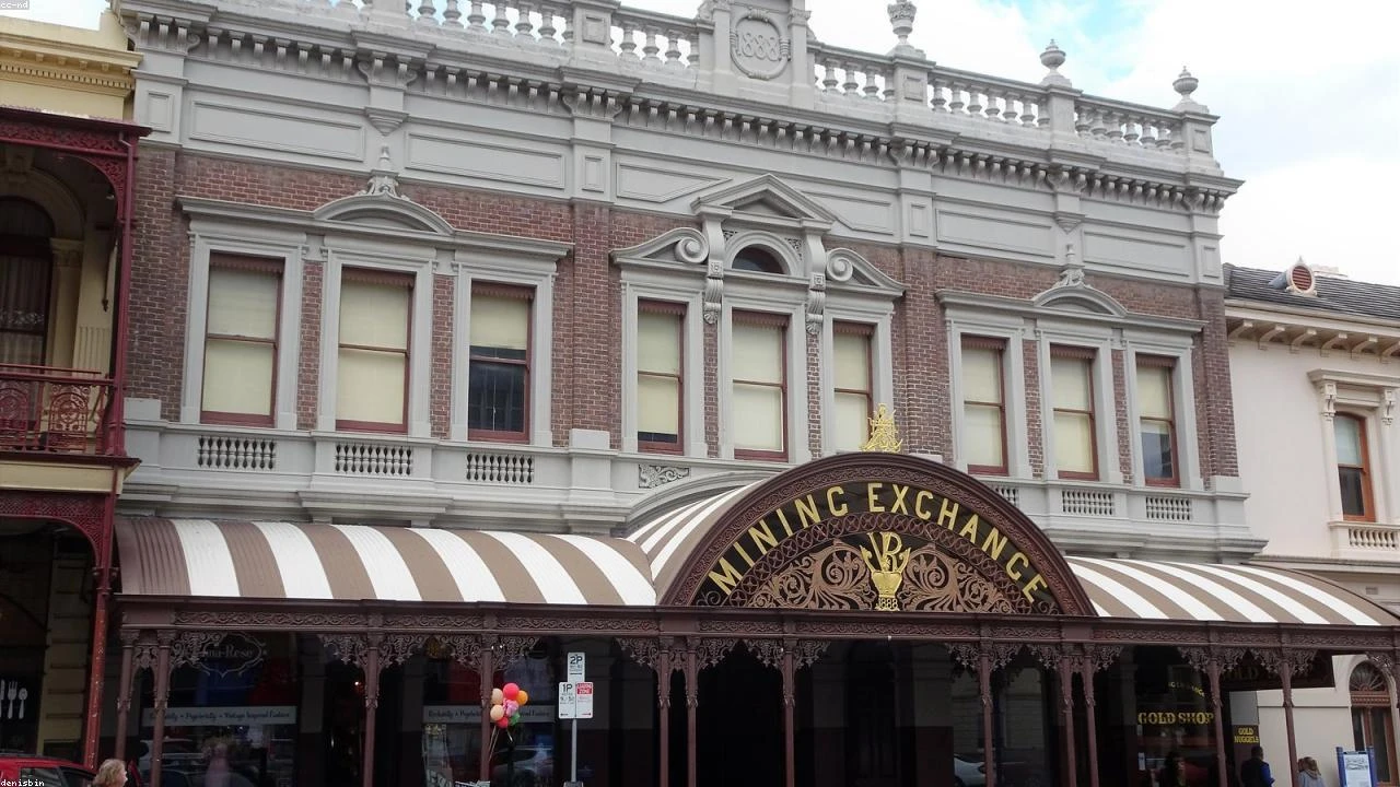 Virtuix Holdings Insider Activity: A Deep Dive into CEO Goetgeluk's Stock Sale