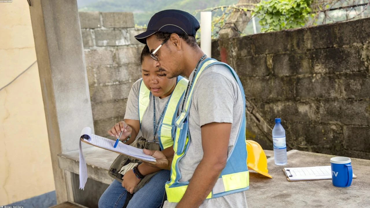 Warren Buffett's Apple Conundrum: A Deep Dive into Berkshire Hathaway's Investment Strategy