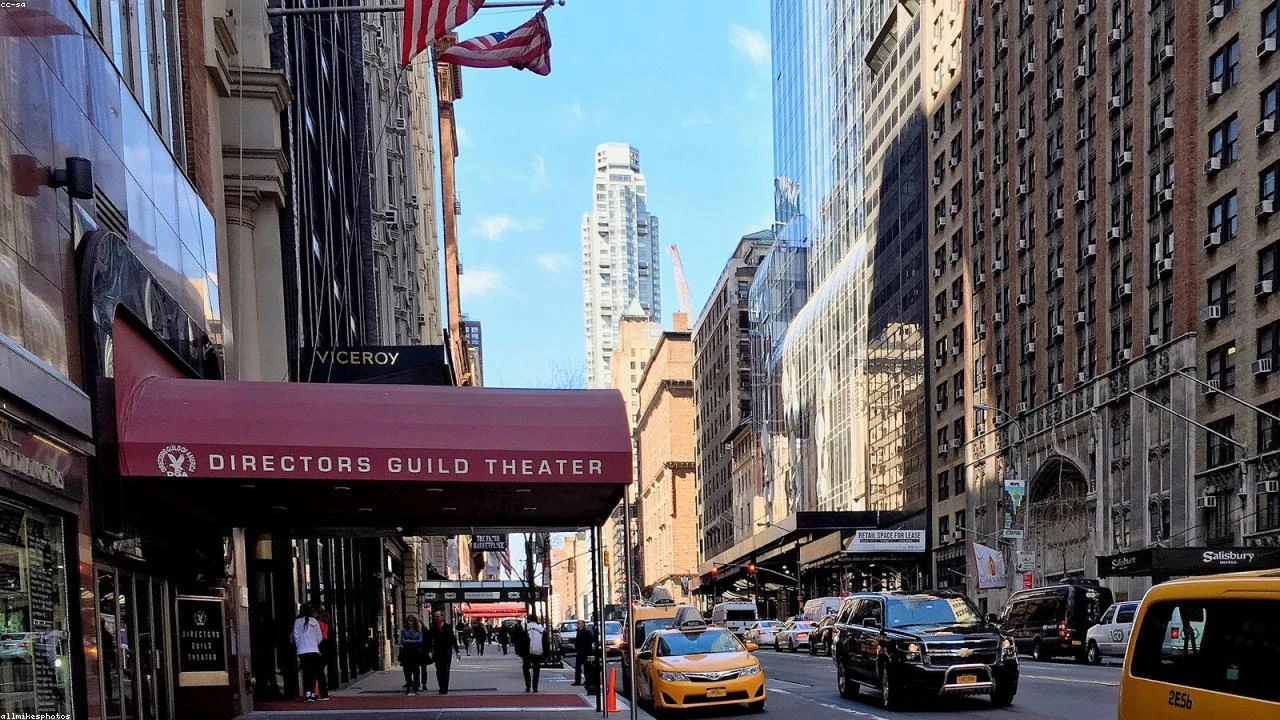 Apple's CEO Change: A Precursor to a Strong Earnings Report?